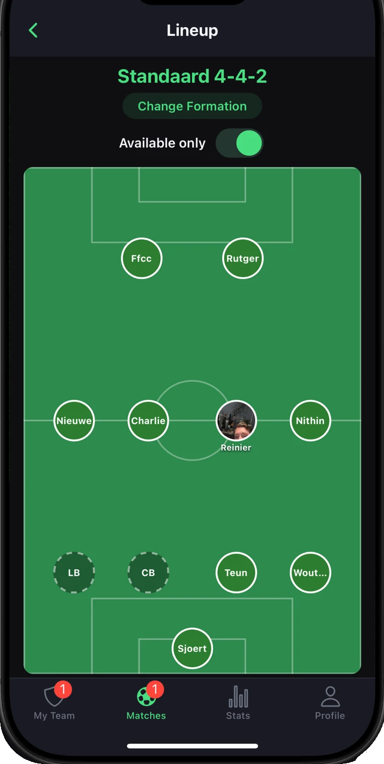 Lineup screen showing a 4-4-2 formation on an interactive pitch