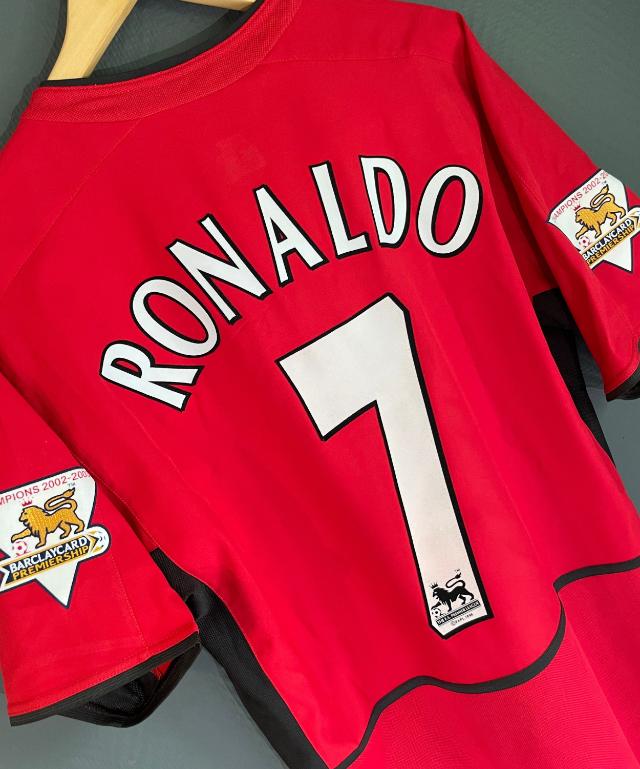 Manchester United 2003/04 Ronaldo Home Kit (M) – ONSIDE